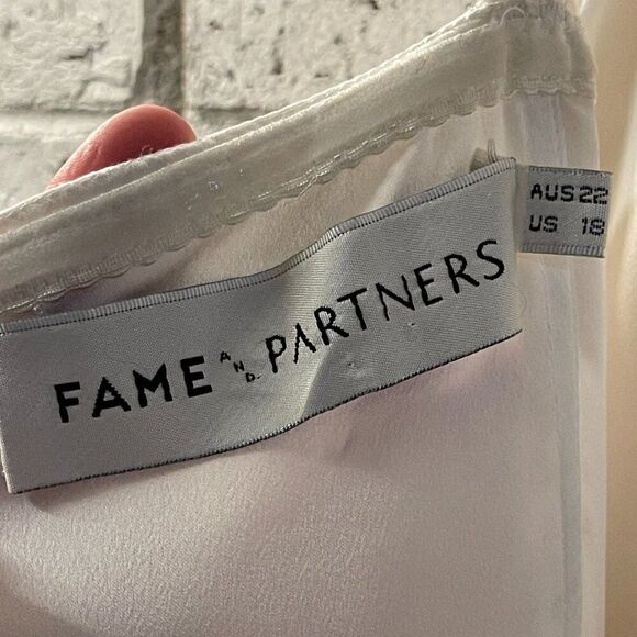 ✨ Fame and Partners White Satin Wide-Leg Jumpsuit Size: 18 (US) | Sold at Anthro - Picture 8 of 12